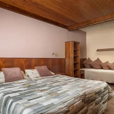 Tetrevi Boudy Hotel