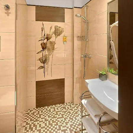 Tetrevi Boudy Hotel